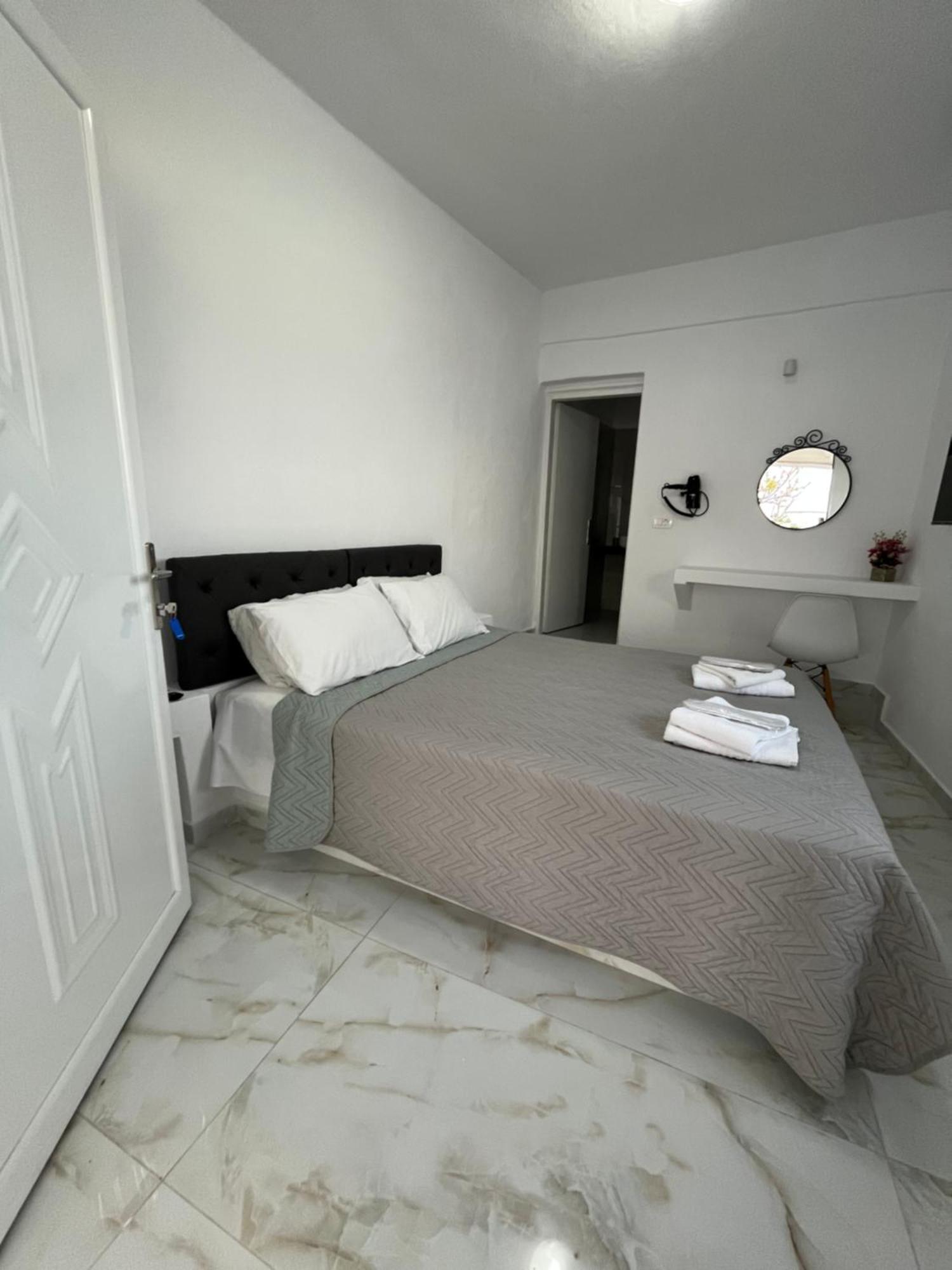 Stella Nomikou Apartments Firostefani Exterior photo